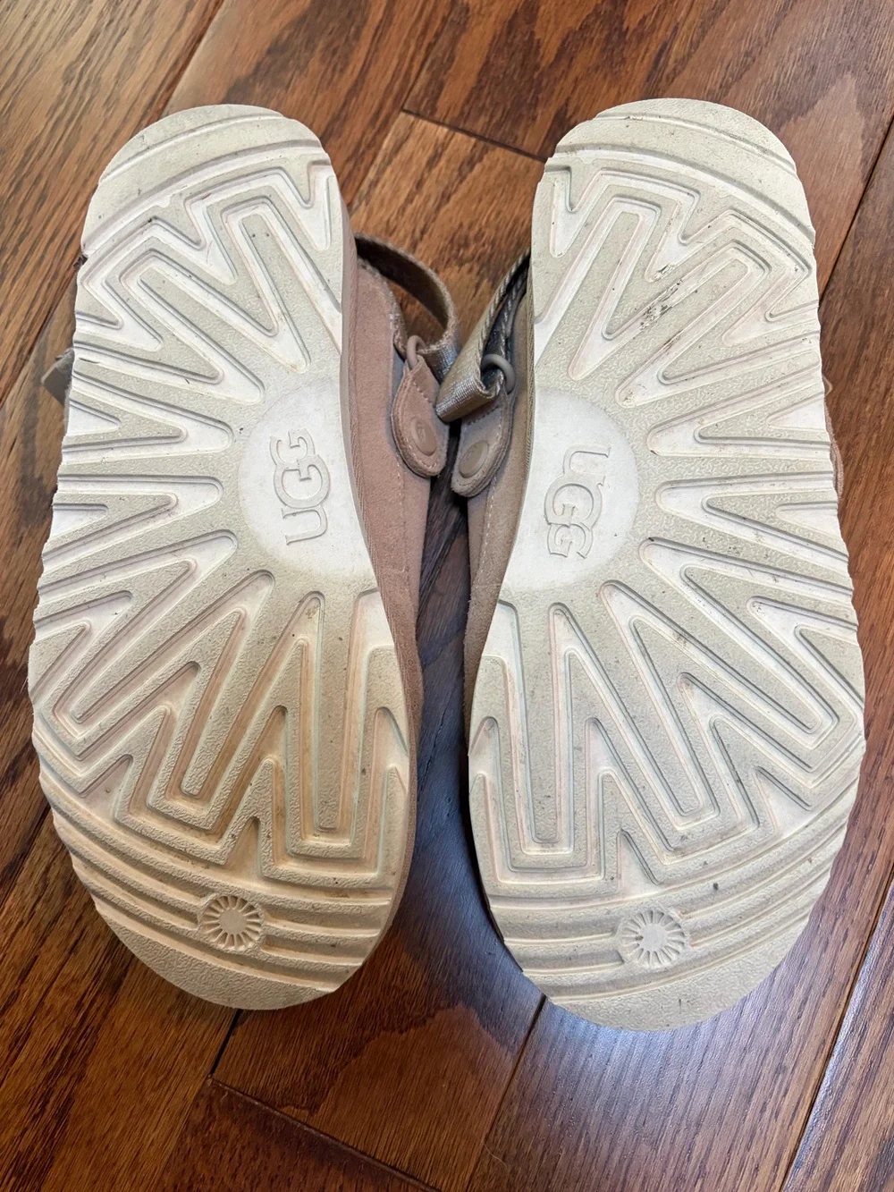 UGG Goldenstar Clog Size 6